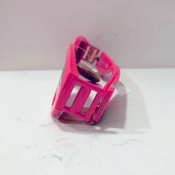 Frye and Co. NWT Rectangle Sunglasses in Neon Pink 🕶️💖